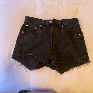 Levi shorts size 25